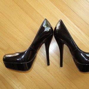 Wild Pair Blk patent leather platform pumps 6-1/2